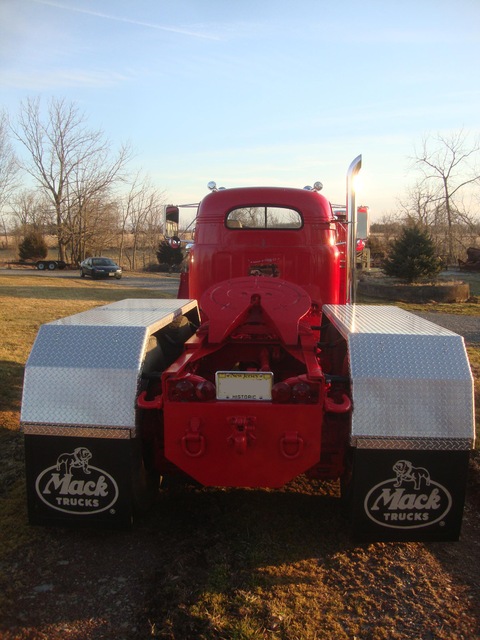 Mack B81 Tandem Tractor